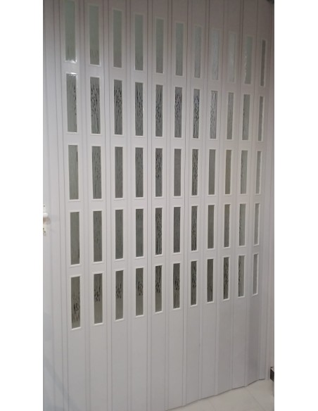 Porta colore bianco con vetrini niagara (bianchi). Chiusa